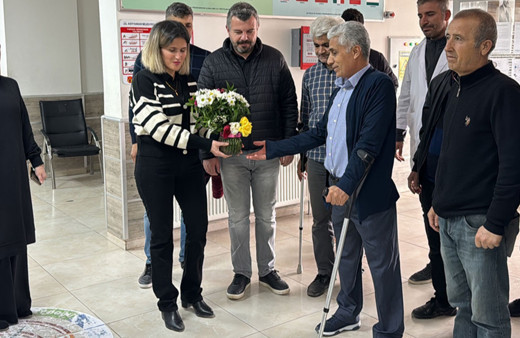 Depremde iki bacağını da kaybetmişti, o okul müdürü yeniden görevine başladı!