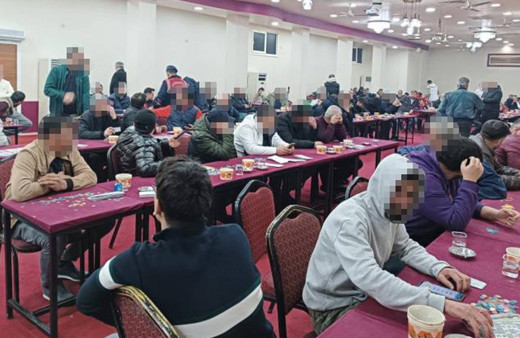 İzmir'de kumar baskını! Ekipleri görünce şaşkına döndüler: 1 milyon liranın üzerinde ceza kesildi