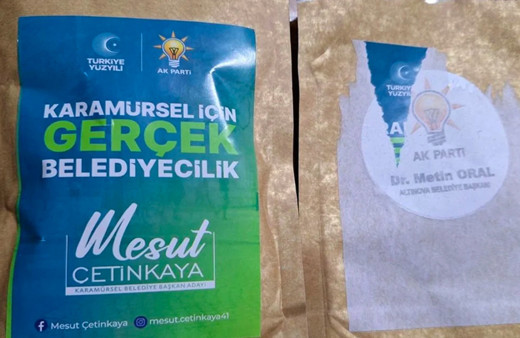 AK Partili adayın dağıttığı kahvenin altından başka adayın ismi çıktı