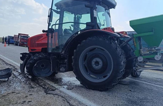 Konya'da traktörle otomobil çarpıştı: 2 ölü, 3 yaralı