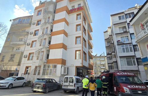 Otel yangınında 3. kattan aşağı atladı, ağır yaralandı!