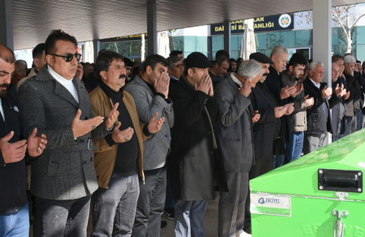 Sobadan sızan gazdan zehirlenen depremzede dede ile torunu hayatını kaybetti