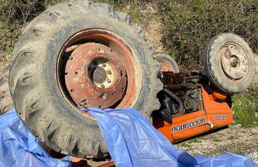 Antalya'da traktörün devrilmesi sonucu sürücü öldü!