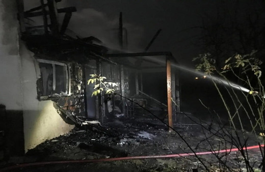 Alevlere teslim olan bağ evi kullanılmaz hale geldi