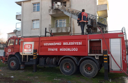 İki katlı evde çıkan yangın uzun uğraşlar sonucu kontrol altına alındı
