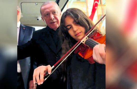 Cumhurbaşkanı Erdoğan'a keman çalan kız konuştu, heyecanını böyle ifade etti: Dizlerim titriyordu