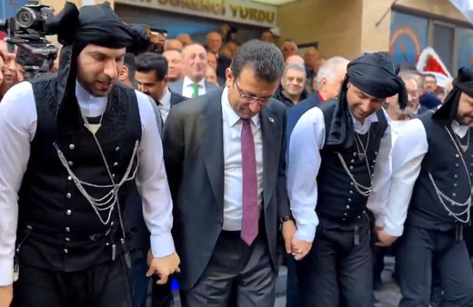 Ekrem İmamoğlu Fatih'te horon oynadı, o anlar ilgi uyandırdı