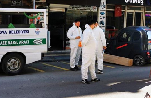 Emekli öğretmenin cansız bedeni çöp evde bulundu