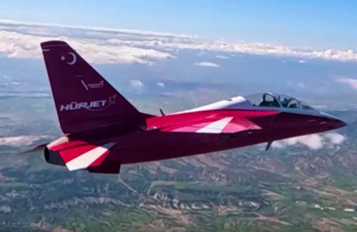 Yeni "Türk Yıldızı" HÜRJET 43 başarılı uçuş yaptı
