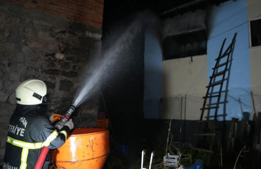 Kırıkkale'de yanan ev kullanılamaz hale geldi