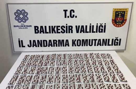 Durdurulan araçtan 1139 adet uyuşturucu hap çıktı