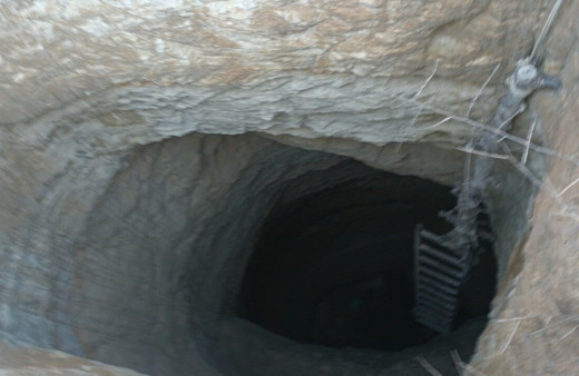 Hızını alamayan defineciler tarihi eser bulma hayaliyle 30 metre kuyu kazdı