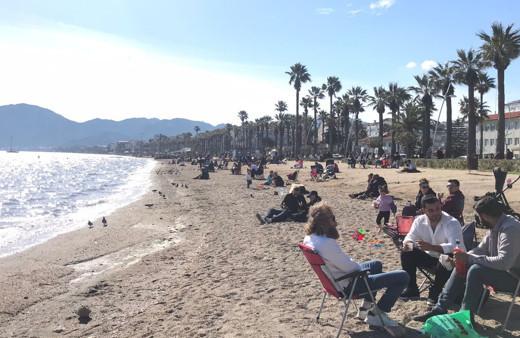 Vatandaşlar Marmaris'te Şubat ayında deniz keyfi yaptılar