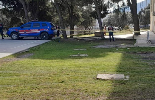 Okul bahçesindeki araç içerisinde ölü olarak bulundu!