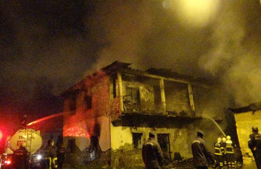 Adana'da yangın faciası: Anne ve 2 çocuğu hayatını kaybetti