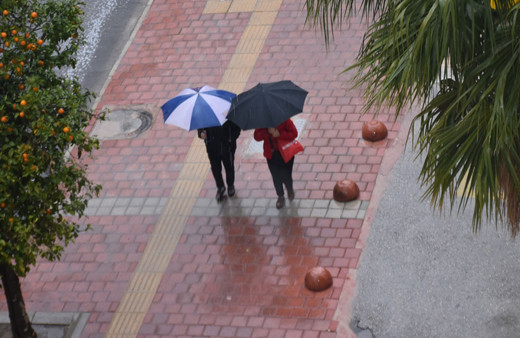 Antalya'da sağanak yağış etkili oluyor