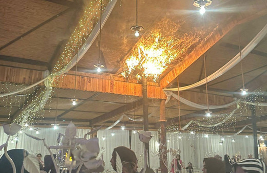 Düğünde faciadan dönüldü! Büyük korku cep telefonu kamerasında