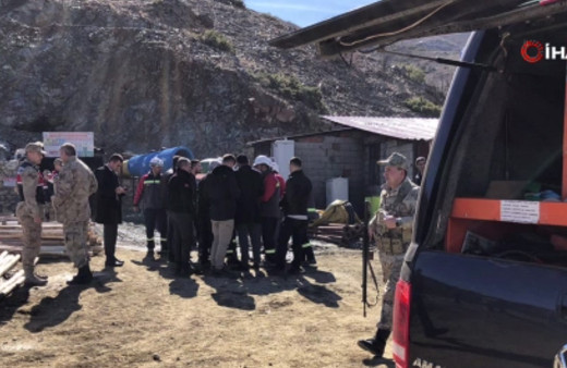 Elazığ'da maden ocağında göçük! 4 işçi toprak altında kaldı! Bakanlıktan açıklama geldi