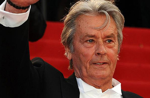 Ünlü oyuncu Alain Delon'un evinde cephanelik bulundu!