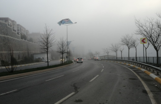 İstanbul'da yoğun sis sebebiyle sürücüler zor anlar yaşadı