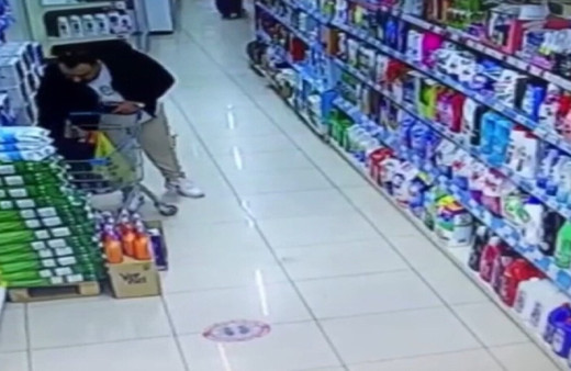 Maltepe’de deodorant hırsızlığı kameralara takıldı