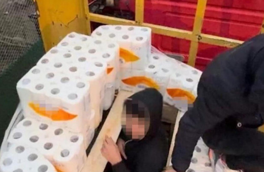 MİT destekli operasyonda, kağıt havluların arasından kaçak göçmen çıktı!