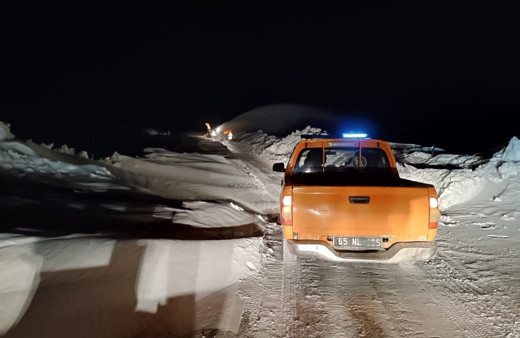 Muş’ta 5 araç içerisinde mahsur kalan 15 kişi kurtarıldı