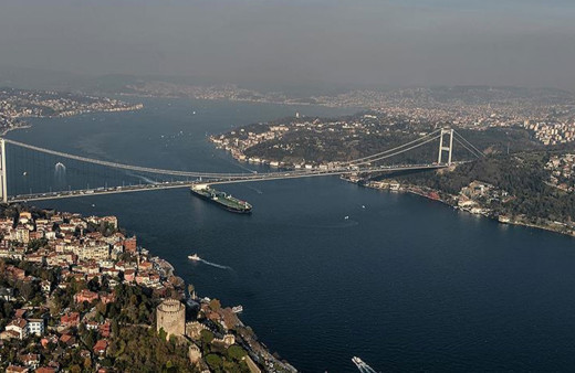 İstanbul Boğazı'nda gemi trafiği çift yönlü durdu!
