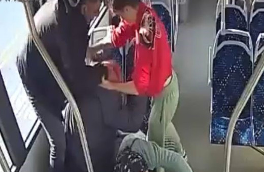 Okul müdürü ve oğlunun, otobüste yaşlı çifti darp etme görüntüleri ortaya çıktı