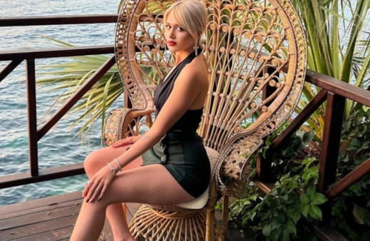 Diyarbakır'da model Simurg Sarsılmaz muhtar adaylığından çekildi