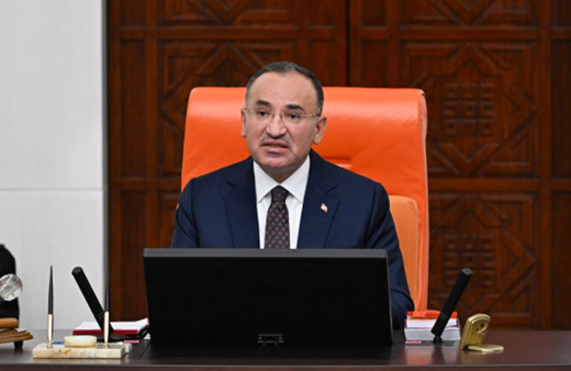 TBMM'de FETÖ polemiği! CHP'li Tanal'ın sözlerine Meclis Başkanvekili Bozdağ'dan sert yanıt