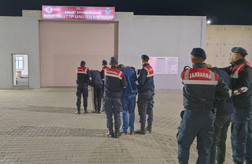 Darp ettikleri kişiye zorla 1 milyon liralık senet imzalattılar!