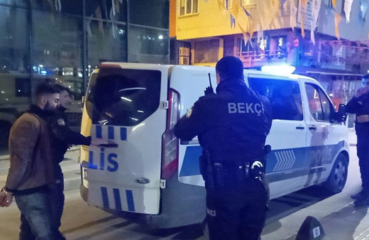 Mahalle bekçilerinden kaçmaya çalıştı, üzerinden sentetik ecza hapı çıktı