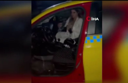 Kadın yolcu taksiciye dehşeti yaşattı kadın polisin de saçlarını yoldu