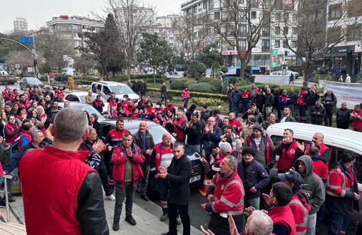 Maltepe’de maaşını az bulan belediye işçileri eylem yaptı