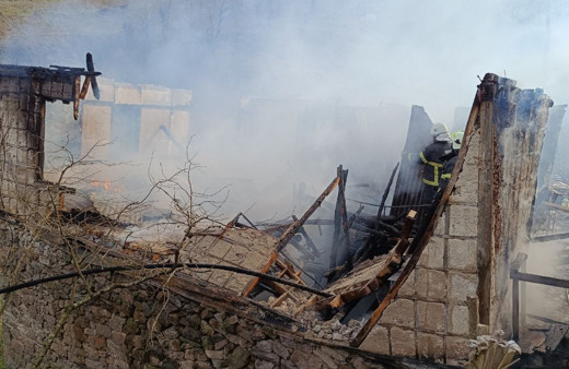 Ordu’da 2 katlı evde yangın çıktı, itfaiye ekipleri sevk edildi