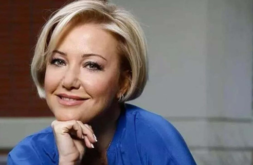 Berna Laçin, tekerlekli sandalyede! Acil olarak hastaneye kaldırıldı, yürümesi dahi yasaklandı