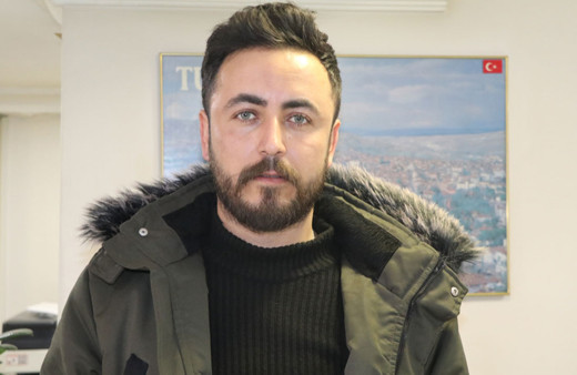 Yol kenarında uçuşan 40 bin lirayı toplayan vatandaş, jandarmaya teslim etti!