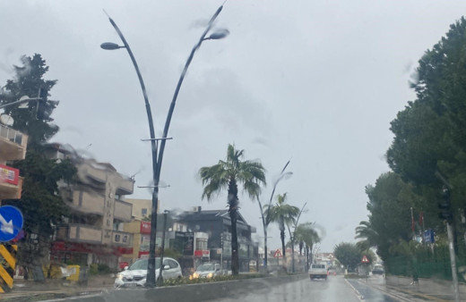 Marmaris'te sağanak yağış etkisini gösterdi