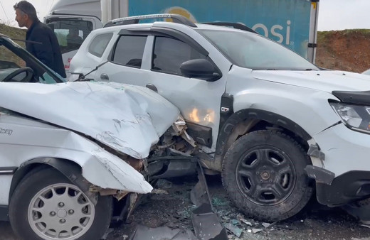 Kahta'da otomobiller çarpıştı: 2 sürücü yaralandı