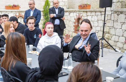 Tunç Soyer: Oy kazanmanın en kolay ve en tatlı yolu...