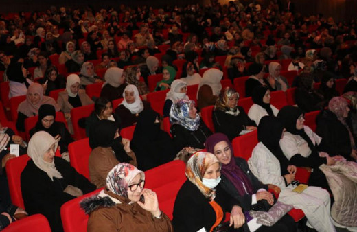 Van'da yüzlerce kadın ilk defa tiyatro ile buluştu