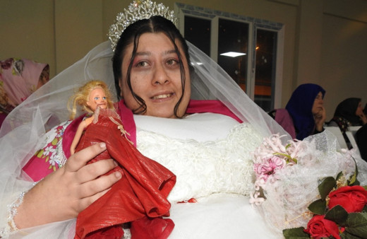 Zihinsel engelli genç kızın gelinlik hayali gerçek oldu