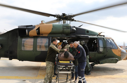 Şırnak'ta kalp krizi geçiren bir vatandaş askeri helikopterle hastaneye ulaştırıldı