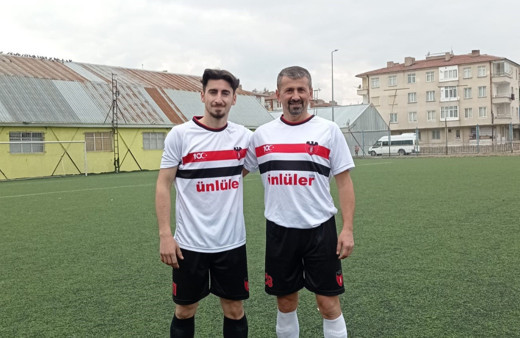 Futbolcu baba oğul, aynı takımda top koşturuyor