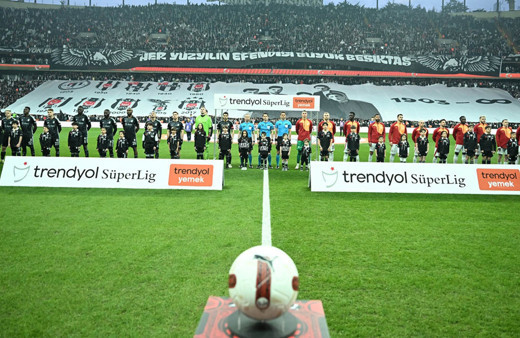 Sosyal medyada birbirlerine girdiler! Beşiktaş, "Kartal" paylaşımını silmeyen Galatasaray'ı fena bombaladı