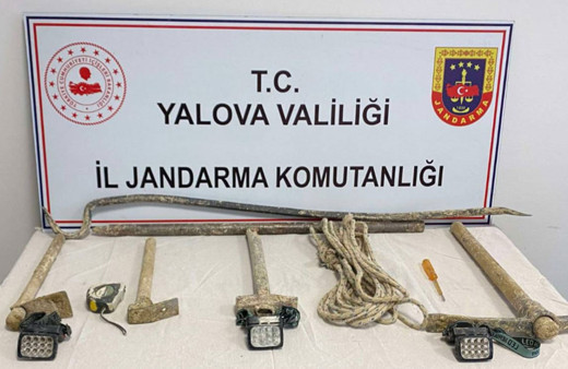 Yalova'da kaçak kazı yapan 4 kişi suçüstü yakalandı
