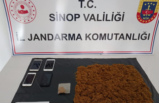 Yol kontrolünde durdurulan şahıslardan uyuşturucu çıktı