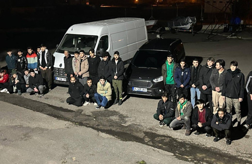 Ormanlık alanda 29 kaçak göçmen ve 2 organizatör yakalandı