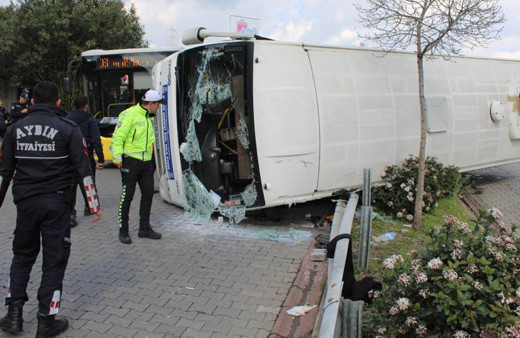 Aydın'da yolcu minibüsü devrildi: 28 yaralı